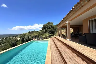 Image de Villa pour 6 personnes avec piscine privée et vue mer à La Londe-Les-Maures