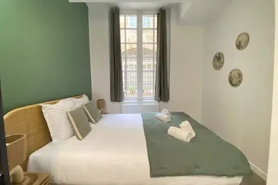 Image de Magnifique appartement de charme confortable pour 6 dans la rue Ausone