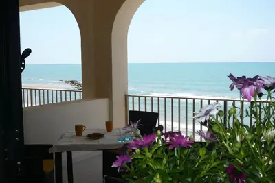 Image de Maison Sur La Mer avec terrasse panoramique, également disponible en hiver