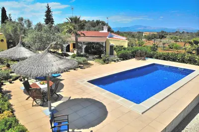 Can Burguet 099 charmante finca à la campagne avec beau jardin, piscine privée et WiFi