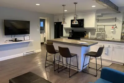 Image de Suite de luxe moderne de 2 chambres à quelques minutes de l'océan!