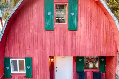 Image de Serenity Cottage an A-Frame Cottage on Lake Idabel, for the true outdoors hottub