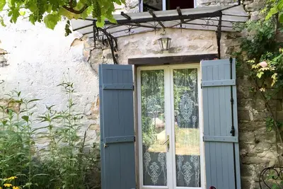 Image de Maison ancienne dans un joli village proche de la forêt des Trois Pignons.