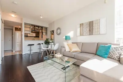Image de Mode Yaletown 1 Chambre + Den avec Parking (M1)