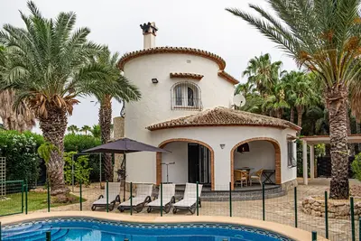 Image de Villa avec tour appartement, piscine, barbecue, Ă quelques minutes de la plage