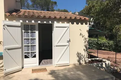 Image de Studio pour 2 personnes au calme quartier Valescure
