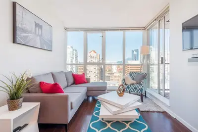 Image de Granville Street Gem - 1 chambre et Den (B2)