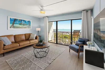Image de Oceanfront Paradise - Corner Unit - Direct Beach Views Throughout