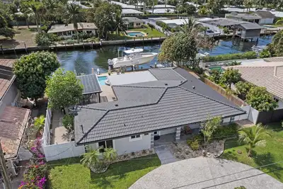 Image de Private Beach House, piscine chauffée & Spa, 75 'Embarcadère - à voir absolument!