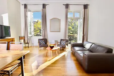 Image de Magnifique et lumineux T3 de charme aux Quinconces idéal pour 4 personnes