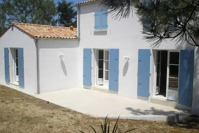 Image de Villa moderne à Saint Georges d'Oléron, 8 couchages, proche mer et commerces, parking et jardin