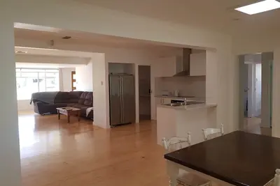 Image de Maison spacieuse de 3 chambres récemment rénovée avec grand espace de divertissement