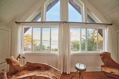 Image de Vue imprenable! 4bed \/ 2bath et chalet!