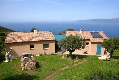 Image de Gîte Pettirossu labellisé écologique et 3 épis, vue panoramique mer et montagne