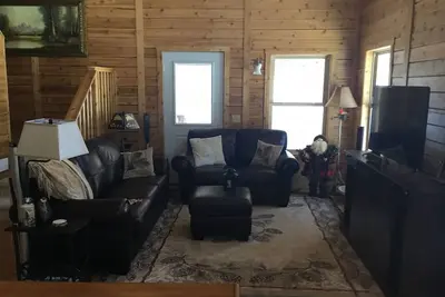 Image de Petite cabane en rondins dans les bois