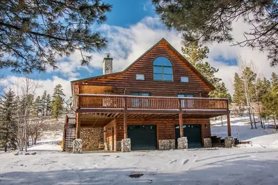 Image de Profitez de la paix et de la faune- Superbe maison en bois rond avec vue sur la montagne Réservation pour l'hiver