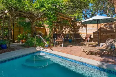 Image de 3 min à pied de la plage! - Wifi gratuit - 12 couchages - Piscine privée