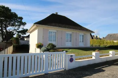 Villa indépendante à 100m de la plage, 4 pers, jardin clos, garage, tout confort