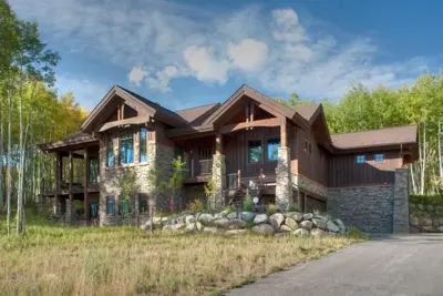 Image de Haut de gamme New Home Proche du Raven Clubhouse, bain Ă remous