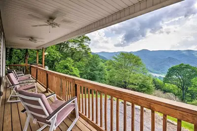 Image de Mountain View Marshall Home w \/ Private Hot Tub!