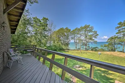 Image de Accueil Waterfront sur le lac Érié w / Backyard & Fire Pit