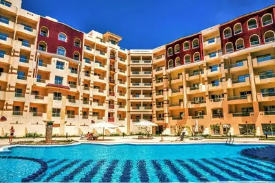 Image de Appartement d'une chambre sur la mer Rouge à Hurghada avec piscine et plage