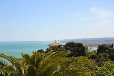 Image de Sirolo, studio central, bâtiment historique, vue sur la mer