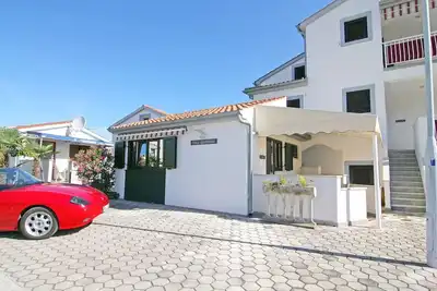 Image de Maison de vacances Malibu avec un excellent emplacement à Porec pour 3 personnes, à seulement 300m de la plage