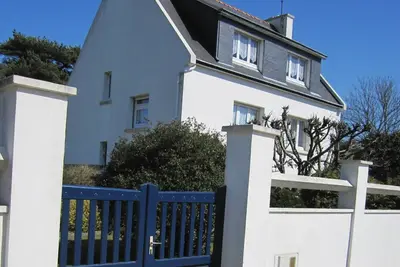 Image de Grande maison, sur terrain de 1000m2, 150m de la plage, 4 chambres, Wifi