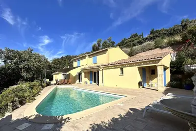 Image de Villa pour 8 personnes avec piscine chauffée et vue mer à La Londe-Les-Maures