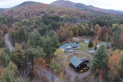 Exclusivement le vôtre. Domaine privé isolé. 14 miles au nord de Lk. George.