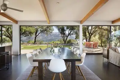 Image de Domaine viticole privé avec vue panoramique, court de tennis - Tot Cert 450n