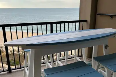 Image de Magnifique Penthouse en bord de mer avec piscine - Emplacement parfait!