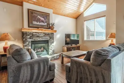 Image de Highly Updated Townhome- Close Walk To Village & Gondola 3 Bed + Loft, Sleeps 11