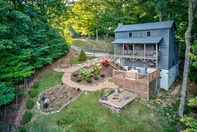 Image de AppalJack Retreat - Pet Friendly home entre Boone et Blowing Rock, Hot tub!