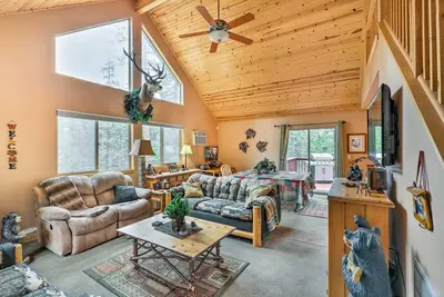 Image de Cabine de montagne confortable de pins Hathaway avec terrasse et vues!