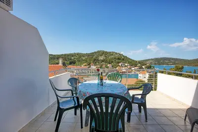 Image de Appartement d'une chambre avec la terrasse et la vue sur le mer Tisno, Murter (A-4295-c)