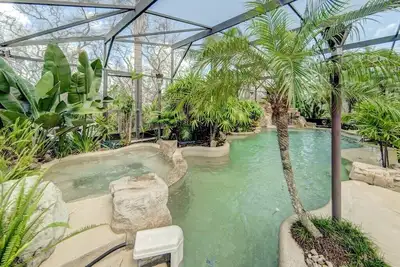 Image de Maison de luxe avec piscine à débordement et cascade pour 10 personnes