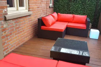 Image de Huge Downtown House - 5 Star Sleeps 10