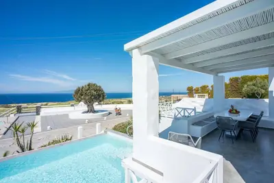 Image de Villa Emeraude avec Spa Privé - Santorin