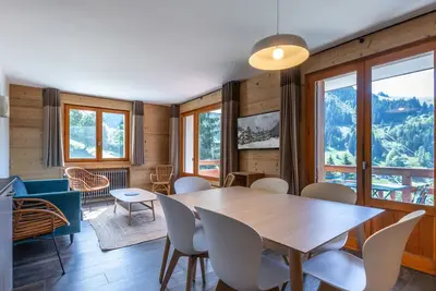 Image de 4 pièces près des pistes avec balcon - La Clusaz