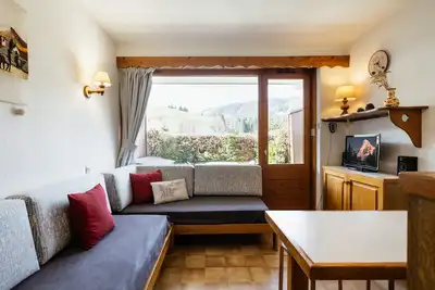 Image de Studio chaleureux, proche pistes et commerces, garage, accepte animaux, terrasse ensoleillée