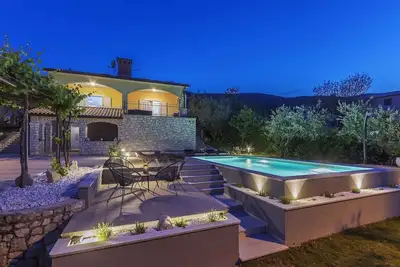Image de Maison de vacances avec piscine, terrasse et vue mer