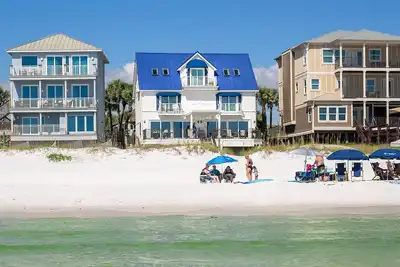 Image de Beach House - Gulf Front! Miramar Beach! Service de plage gratuit! Wifi! Réservez aujourd'hui!