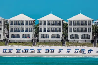 Image de Pet Sand - Gulf Front, Animaux acceptés, Service de plage, Piscine privée et communautaire!