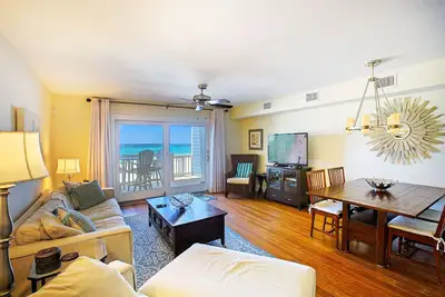 Image de Complet Rénové Beachfront Luxury! Quiet West End de Pcb! Promenade privée