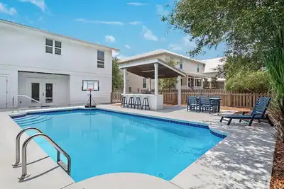 Image de On Point - Blue Mtn Beach! 30a! Piscine privée chauffée! Service de plage gratuit!