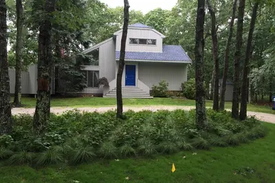 Image de Belle maison ensoleillée de 2 étages dans les bois du nord-ouest