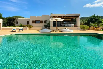 Image de Villa Luna - Private villa with pool, free Wifi, Air\/Cond, Jacuzzi pool and a beautiful garden!