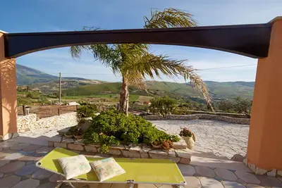Image de Charmante villa pour les amoureux de la nature, l'art, le confort, la mer et se détendre.